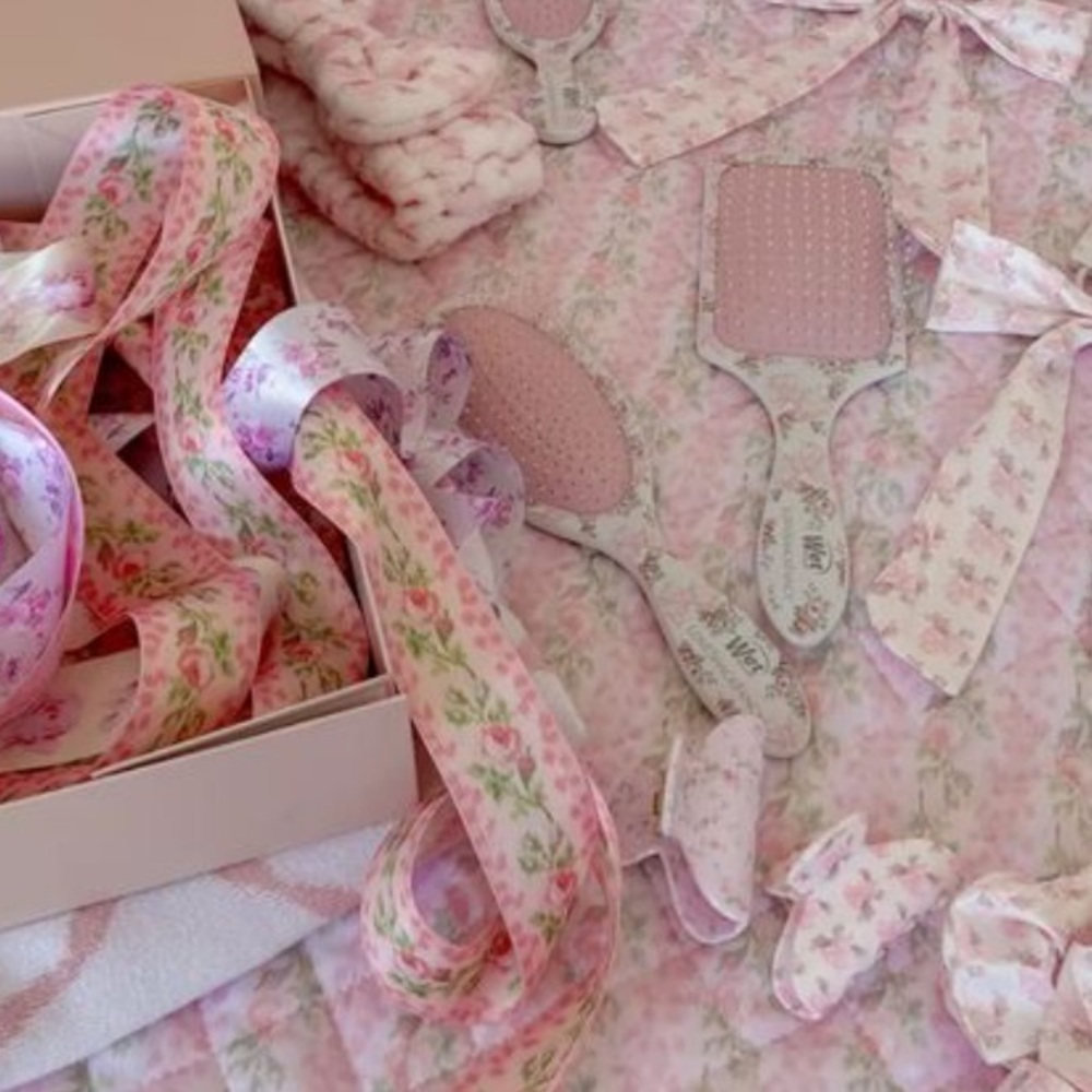 LoveShackFancy X Goody Pink Small Claw Clip - Picture 3 of 12